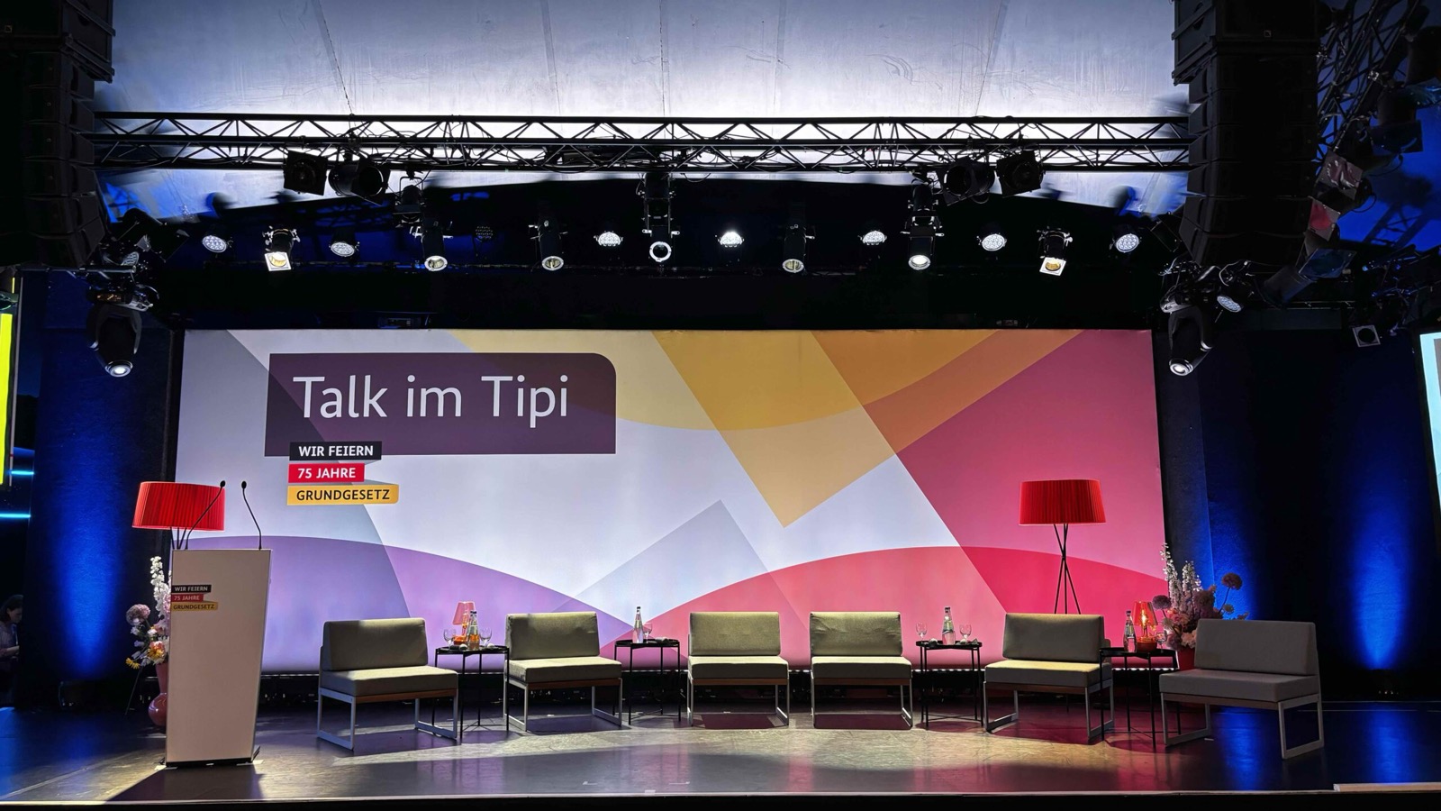 75 Jahre Grundgesetz im Tipi am Kanzleramt – Projekt von Terminal 5 Berlin